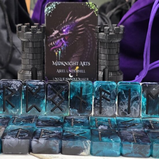 Isstormur Elder Futhark Rune Set