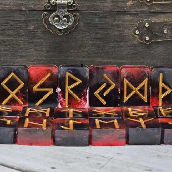 Pryftan Elder Futhark Runes set