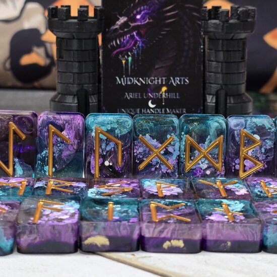 Níðhöggr Elder Futhark Runes set